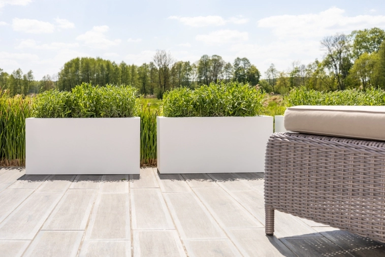 Nowoczesne tarasowe donice ozdobne Lungo 38 cm wysokości